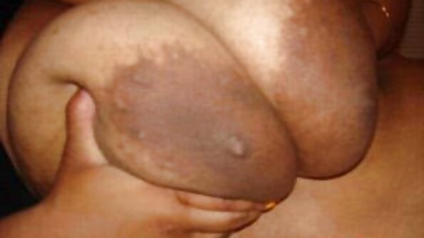 Rachel Sexton squeezes titties leutik nya jeung meunang taranjang di hareup kaméra