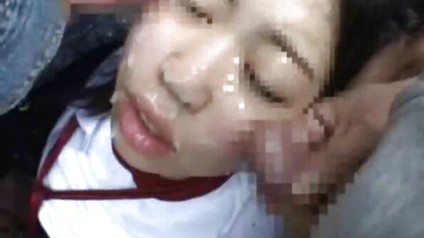 Nonton salaku Mutiara 19 taun heubeul strips kaluar tina bra renda jeruk nya jeung panties sarta maénkeun kalayan payudara sampurna nya. Saterusna manéhna rubs nya baseuh, pussy ketat saacan manéhna cums teuas.